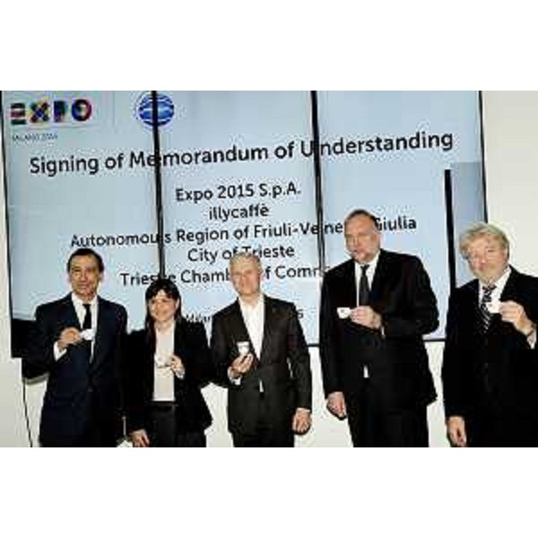 Giuseppe Sala (Amministratore delegato EXPO 2015 S.p.A.), Debora Serracchiani (Presidente Regione Friuli Venezia Giulia), Andrea Illy (Presidente e amministratore delegato Illy S.p.A.), Roberto Cosolini (Sindaco Trieste) e Antonio Paoletti (Presidente CCIAA Trieste) - Milano 30/03/2015 (Foto Manfredo Pinzauti)