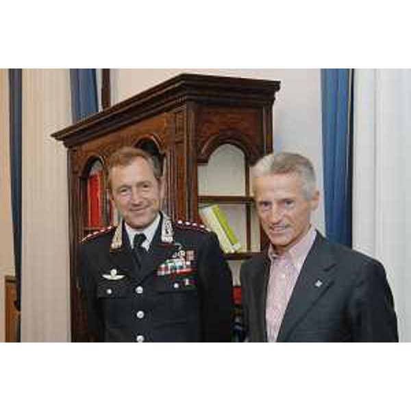 Riccardo Illy (Presidente Regione Friuli Venezia Giulia) riceve il nuovo Comandante provinciale dell'Arma dei Carabinieri di Trieste, Colonnello Carlo Tartaglione, nella sede della Regione a Trieste. (Trieste 11/10/07)