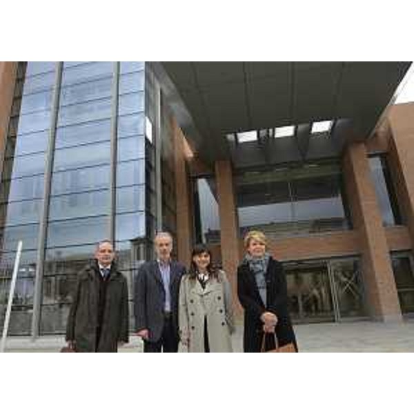 Pier Paolo Benetollo (Direttore generale AAS n. 3 "Alto Friuli-Collinare-Medio Friuli"), Paolo Menis (Sindaco San Daniele), Debora Serracchiani (Presidente Regione Friuli Venezia Giulia) e Maria Sandra Telesca (Assessore regionale Salute) davanti all'Ospedale - San Daniele del Friuli 31/03/2015