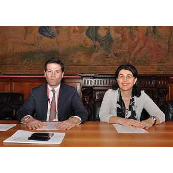 Orazio Iacono (Direttore Divisione Passeggeri Trenitalia S.p.A.) e Mariagrazia Santoro (Assessore regionale Infrastrutture e Mobilità) - Roma 31/03/2015