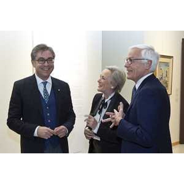 Francesco Peroni (Assessore regionale Patrimonio), Maria Teresa Bassa Poropat (Presidente Provincia Trieste) e Massimo Paniccia (Presidente Fondazione CRTrieste) all'inaugurazione della mostra "Cento Novecento. Un secolo d'arte in cento opere della collezione Fondazione CRTrieste", al Magazzino delle Idee - Trieste 31/03/2015 (Foto Sergio Paoletti Provincia Trieste)