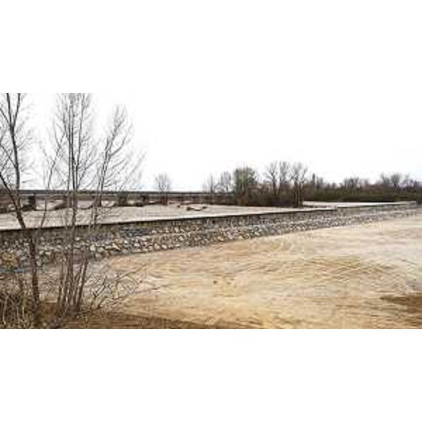 Conclusi i lavori di rifacimento della traversa sul torrente Torre, in comune di Chiopris Viscone - 01/04/2015