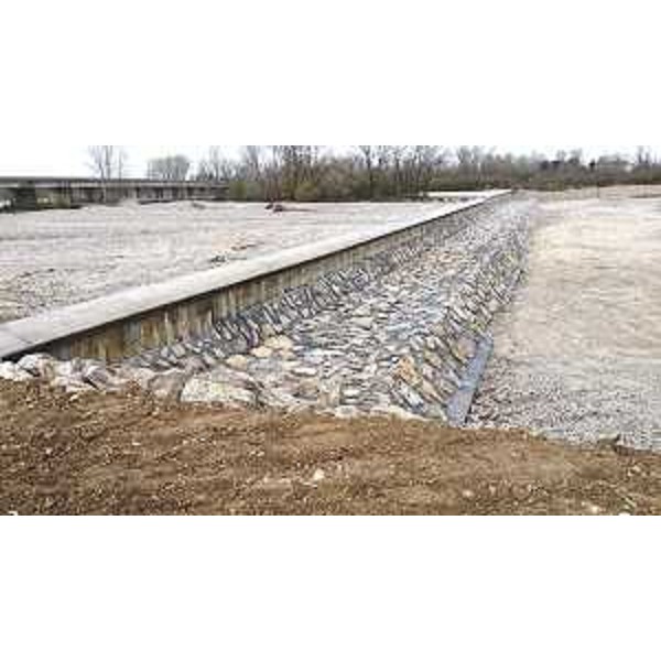 Conclusi i lavori di rifacimento della traversa sul torrente Torre, in comune di Chiopris Viscone - 01/04/2015