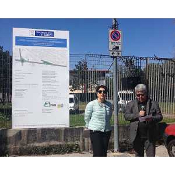 Mariagrazia Santoro (Assessore regionale Infrastrutture e Lavori pubblici) e Massimo Schiavo (Assessore Urbanistica e Lavori pubblici Comune Monfalcone) all'avvio dei lavori per la costruzione della rotatoria tra via Boito e via Portorosega - Monfalcone 07/04/2015