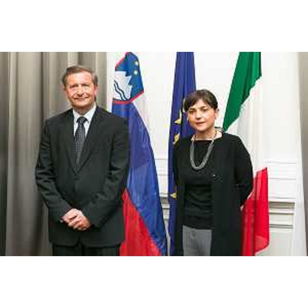 Karl Viktor Erjavec (Vicepremier e ministro Affari Esteri Repubblica di Slovenia) e Debora Serracchiani (Presidente Regione Friuli Venezia Giulia) in conferenza stampa a margine della prima riunione del nuovo Comitato congiunto Friuli Venezia Giulia-Slovenia - Trieste 07/04/2015