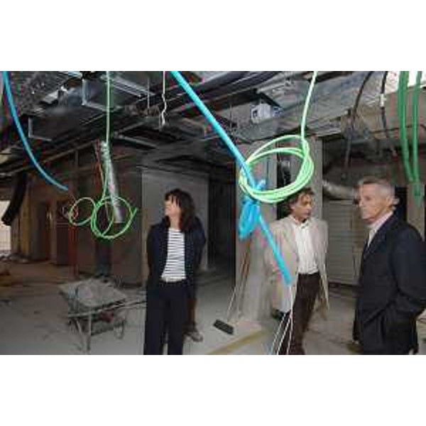 Riccardo Illy (Presidente Regione Friuli Venezia Giulia) durante un sopralluogo al cantiere del nuovo ospedale di Gorizia accompagnato da Manuela Baccarini (Direttore Generale Azienda per i Servizi Sanitari n. 2 “Isontina”). (Gorizia 11/10/07)