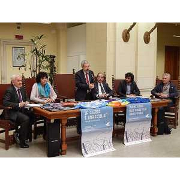 Loredana Panariti (Assessore regionale Istruzione), Furio Honsell (Sindaco Udine) e Gianni Torrenti (Assessore regionale Cultura) alla presentazione di "Dalla Grande Guerra alla Grande Pace. Meeting nazionale delle scuole nelle trincee della Grande Guerra", in Municipio - Udine 09/04/2015 (Foto Comune Udine)