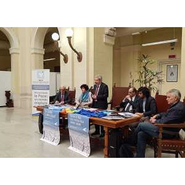 Loredana Panariti (Assessore regionale Istruzione), Furio Honsell (Sindaco Udine) e Gianni Torrenti (Assessore regionale Cultura) alla presentazione di "Dalla Grande Guerra alla Grande Pace. Meeting nazionale delle scuole nelle trincee della Grande Guerra", in Municipio - Udine 09/04/2015 (Foto Comune Udine)