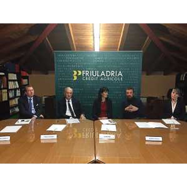 Sergio Bolzonello (Vicepresidente Regione FVG e assessore Attività produttive), Carlo Crosara (FriulAdria), Chiara Mio (Presidente Banca Popolare FriulAdria Crédit Agricole), Alberto Fasulo (Regista) e Nadia Trevisan (Nefertiti Film) alla presentazione del docufilm "Genitori", nella sede della Banca Popolare FriulAdria Crédit Agricole - Pordenone 09/04/2015