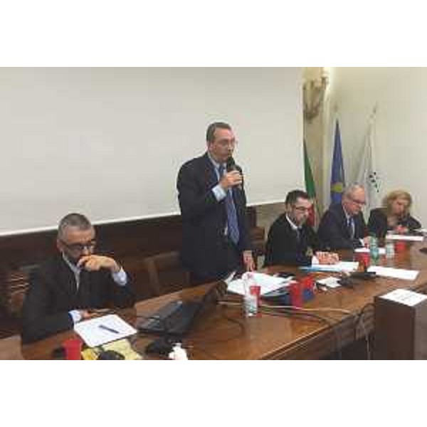 Sergio Bolzonello (Vicepresidente Regione FVG e assessore Attività produttive, Commercio, Cooperazione, Risorse agricole e forestali) e Stefano Bongiovanni (Commissario Consorzio Bonifica Cellina Meduna) all'incontro con rappresentanti di associazioni ed Enti consorziati - Pordenone 09/04/2015