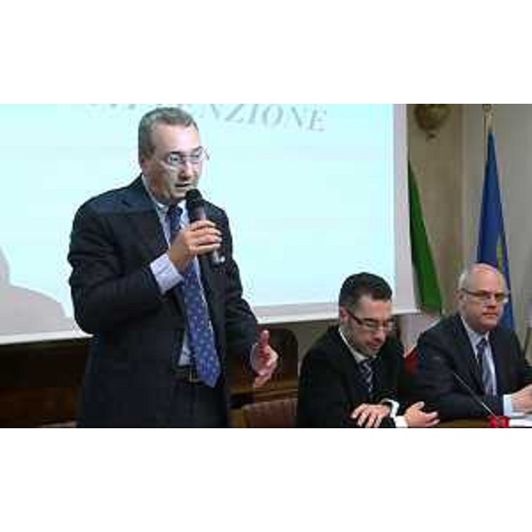 Sergio Bolzonello (Vicepresidente Regione FVG e assessore Attività produttive, Commercio, Cooperazione, Risorse agricole e forestali) e Stefano Bongiovanni (Commissario Consorzio Bonifica Cellina Meduna) all'incontro con rappresentanti di associazioni ed Enti consorziati - Pordenone 09/04/2015