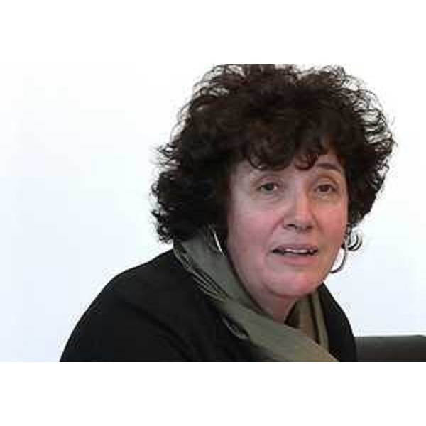Loredana Panariti (Assessore regionale Lavoro, Formazione, Istruzione, Pari Opportunità, Politiche giovanili, Ricerca e Università) alla sigla del Protocollo d'intesa per favorire il passaggio dei giovani dalla scuola al mondo del lavoro - Trieste 10/04/2015