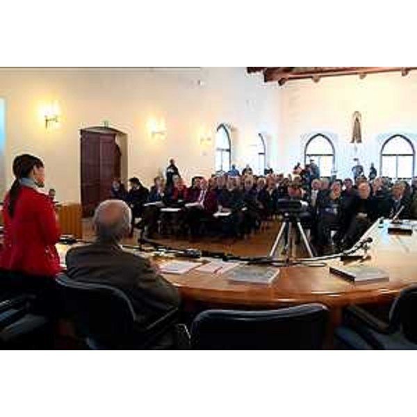Debora Serracchiani (Presidente Regione Friuli Venezia Giulia) all'incontro con i sindaci dei 137 Comuni del terremoto del 1976, in Municipio - Venzone 11/04/2015