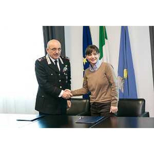 Debora Serracchiani (Presidente Regione Friuli Venezia Giulia) e Cosimo Piccinno (generale di Divisione Carabinieri) – Udine 13/04/2015