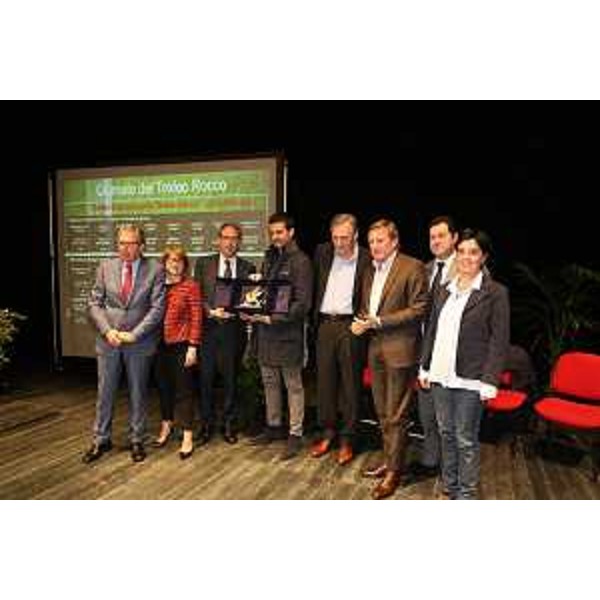 – Franco Tommasini (delegato provinciale Coni Gorizia), Linda Tomasinsig (sindaco Gradisca d’Isonzo), Gianni Torrenti (assessore regionale Sport), Andrea Stramaccioni (allenatore Udinese), Dino Meneghin (ex cestista nazionale italiana pallacanestro), Giorgio Brandolin (presidente Coni FVG), Franco Iacop (presidente Consiglio regionale FVG), Vesna Tomsic (assessore Sport Provincia Gorizia) – Gradisca d’Isonzo 13/04/2015