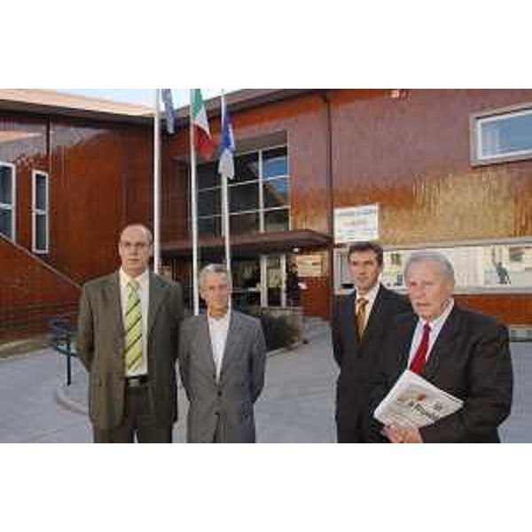 Riccardo Illy (Presidente Regione Friuli Venezia Giulia) e Tiziano Manzini (Sindaco San Pietro al Natisone) davanti alla sede del Municipio in occasione della Giunta regionale riunita a San Pietro al Natisone. (San Pietro al Natisone 12/10/07)