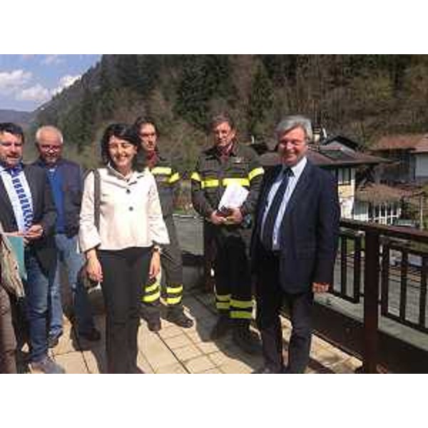 Francesco Brollo (sindaco Tolmezzo), Mariagrazia Santoro (Assessore regionale Infrastrutture e Lavori Pubblici), Vincenzo Lotito (comandante provinciale VVFF) e Carlo Teghil (assessore provinciale Patrimonio) – Tolmezzo 14/04/2015