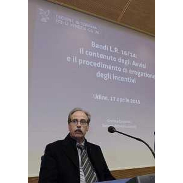 Gianni Torrenti (Assessore regionale Cultura) all'infoday sul contenuto dei bandi e sul procedimento di erogazione degli incentivi regionali a favore delle attività culturali, nell'Auditorium della Regione FVG - Udine 17/04/2015