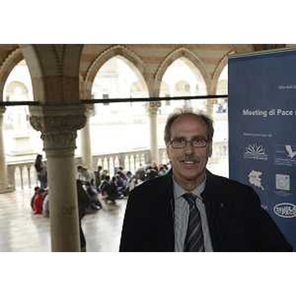 Gianni Torrenti (Assessore regionale Cultura, Sport e Solidarietà) al Meeting nazionale delle scuole nelle trincee della Grande Guerra, parte integrante del Programma nazionale di Educazione alla Cittadinanza democratica "Dalla Grande Guerra alla Grande Pace" (Anno scolastico 2014-2015) - Udine 17/04/2015