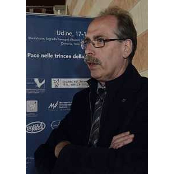 Gianni Torrenti (Assessore regionale Cultura, Sport e Solidarietà) al Meeting nazionale delle scuole nelle trincee della Grande Guerra, parte integrante del Programma nazionale di Educazione alla Cittadinanza democratica "Dalla Grande Guerra alla Grande Pace" (Anno scolastico 2014-2015) - Udine 17/04/2015
