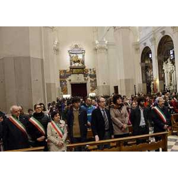 Gianni Torrenti (Assessore regionale Cultura, Sport e Solidarietà) e Loredana Panariti (Assessore regionale Lavoro, Formazione, Istruzione, Pari Opportunità, Politiche giovanili, Ricerca e Università) al Meeting nazionale delle scuole nelle trincee della Grande Guerra, parte integrante del Programma nazionale di Educazione alla Cittadinanza democratica "Dalla Grande Guerra alla Grande Pace" (Anno scolastico 2014-2015), in Duomo - Udine 17/04/2015