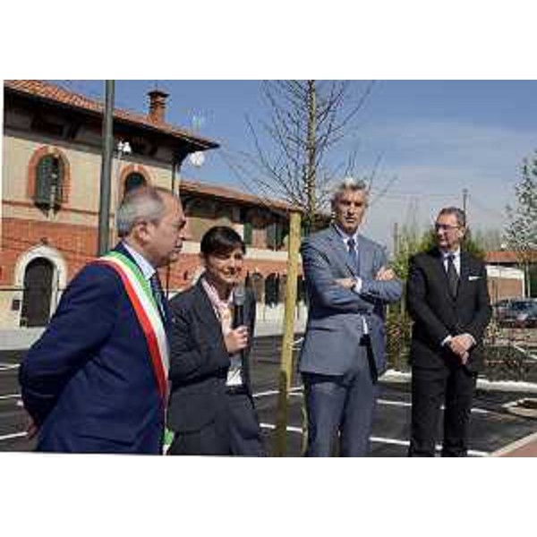 Antonio Di Bisceglie (Sindaco San Vito), Debora Serracchiani (Presidente Regione Friuli Venezia Giulia), Paolo Bordon [Direttore generale Azienda Assistenza Sanitaria (AAS) n. 5 "Friuli Occidentale"] e Sergio Bolzonello (Vicepresidente Regione FVG e assessore Attività produttive) all'inaugurazione del parcheggio esterno dell'Ospedale - San Vito al Tagliamento 21/04/2015