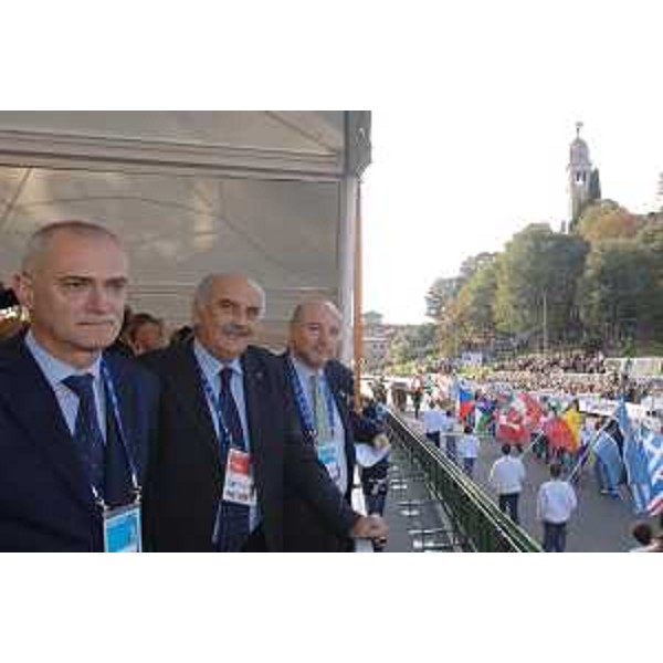 Sergio Cecotti (Sindaco Udine), Francesco Arese (Presidente Federazione Italiana Atletica Leggera) ed Enrico Bertossi (Assessore regionale Attività produttive e Presidente Comitato organizzatore Campionati mondiali Corsa su Strada) alla seconda edizione dei "IAAF World road running championships", i Campionati mondiali di Corsa su Strada. (Udine 14/10/07)