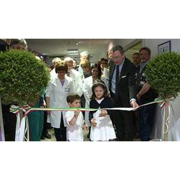 Maria Sandra Telesca (Assessore regionale Salute) e Sergio Bolzonello (Vicepresidente Regione FVG e assessore Attività produttive) all'inaugurazione del reparto di Ostetricia dell'Ospedale Santa Maria degli Angeli - Pordenone 21/04/2015