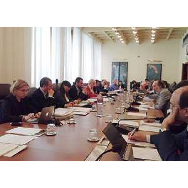 Sergio Bolzonello (Vicepresidente Regione FVG e assessore Attività produttive) e Debora Serracchiani (Presidente Regione Friuli Venezia Giulia) in audizione in II Commissione consiliare sulla situazione delle crisi aziendali in atto sul territorio regionale - Trieste 22/04/2015