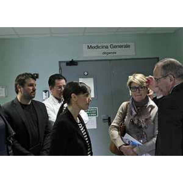 Francesco Brollo (Sindaco Tolmezzo), Debora Serracchiani (Presidente Regione Friuli Venezia Giulia), Maria Sandra Telesca (Assessore regionale Salute) e Pier Paolo Benetollo [Direttore generale Azienda Assistenza Sanitaria (AAS) n. 3 "Alto Friuli-Collinare-Medio Friuli"] nell'Ospedale Sant'Antonio Abate - Tolmezzo 23/04/2015