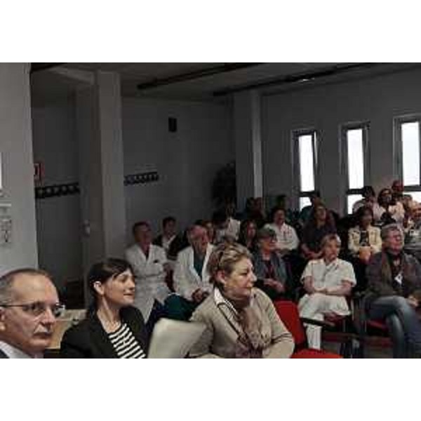 Pier Paolo Benetollo [Direttore generale Azienda Assistenza Sanitaria (AAS) n. 3 "Alto Friuli-Collinare-Medio Friuli"], Debora Serracchiani (Presidente Regione Friuli Venezia Giulia) Maria Sandra Telesca (Assessore regionale Salute) nell'Ospedale Sant'Antonio Abate - Tolmezzo 23/04/2015