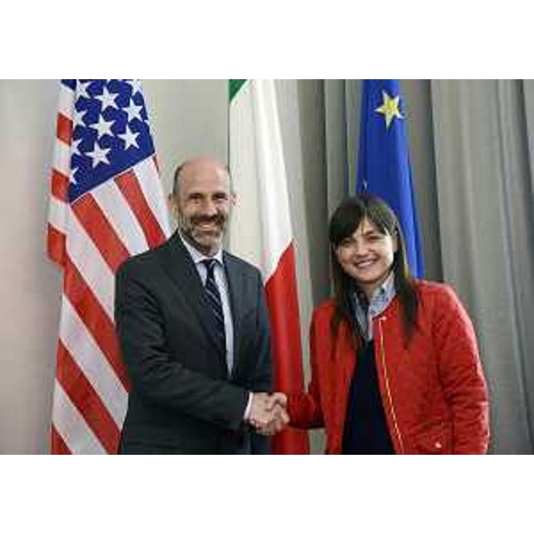 Christopher Jester (Capo Sezione politico-economica Consolato generale Stati Uniti d'America a Milano) e Debora Serracchiani (Presidente Regione Friuli Venezia Giulia), nella sede della Presidenza della Regione FVG - Trieste 24/04/2015