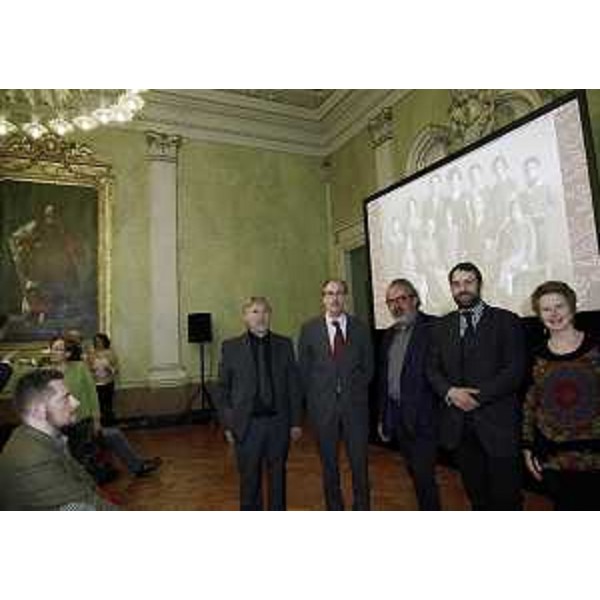 Gianfranco Boiani (Regista), Gianni Torrenti (Assessore regionale Cultura, Sport e Solidarietà), Giorgio Bianconi (Storico), Eliezer Shai Di Martino (Rabbino capo Comunità Ebraica Trieste) e Loredana Orbach all'anteprima nazionale del film documentario "La Resistenza degli Orbach", nel Salone di Rappresentanza del Palazzo della Regione FVG - Trieste 24/04/2015
