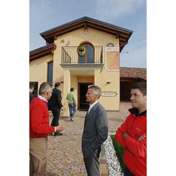 Riccardo Illy (Presidente Regione Friuli Venezia Giulia) visita un'azienda vinicola a Ruttars, Frazione di Dolegna del Collio (GO). (Ruttars 12/10/07)