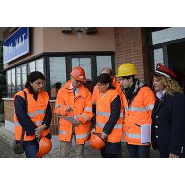 Mariagrazia Santoro (Assessore regionale Infrastrutture e Mobilità) e Debora Serracchiani (Presidente Regione Friuli Venezia Giulia) durante il sopralluogo al nuovo collegamento tra le stazioni di P.M. VAT e Udine Centrale - Udine 27/04/2015