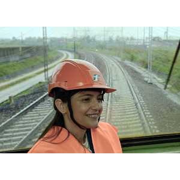 Debora Serracchiani (Presidente Regione Friuli Venezia Giulia) durante il sopralluogo al nuovo collegamento tra le stazioni di P.M. VAT e Udine Centrale - Udine 27/04/2015