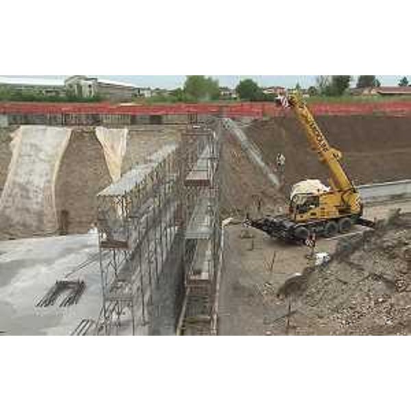 Cantiere per la realizzazione del sottopasso ferroviario per l'eliminazione del passaggio a livello lungo la Strada Statale 13 Pontebbana, in località Santa Caterina - Pasian di Prato (UD) 27/04/2015
