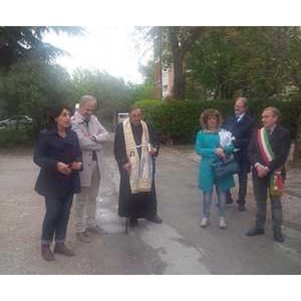 Mariagrazia Santoro (Assessore regionale Infrastrutture, Mobilità, Pianificazione territoriale, Lavori pubblici, Edilizia) all'inaugurazione del recupero di 10 alloggi dell'ATER di Gorizia, in via Bancaria - Cormons 27/04/2015