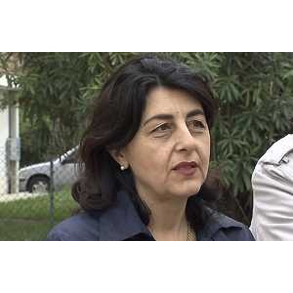 Mariagrazia Santoro (Assessore regionale Infrastrutture, Mobilità, Pianificazione territoriale, Lavori pubblici, Edilizia) all'inaugurazione del recupero di 10 alloggi dell'ATER di Gorizia, in via Bancaria - Cormons 27/04/2015