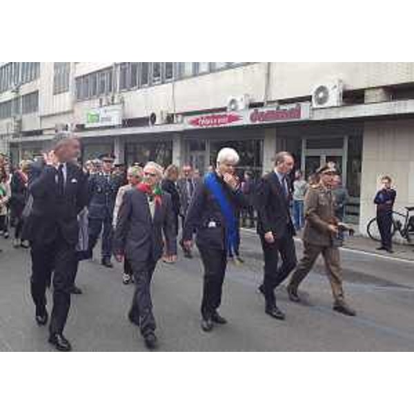 Paolo Panontin (Assessore regionale Autonomie locali), Claudio Pedrotti (Sindaco Pordenone) e Sergio Bolzonello (Vicepresidente Regione Friuli Venezia Giulia) alle celebrazioni del LXX anniversario della Liberazione - Pordenone 25/04/2015