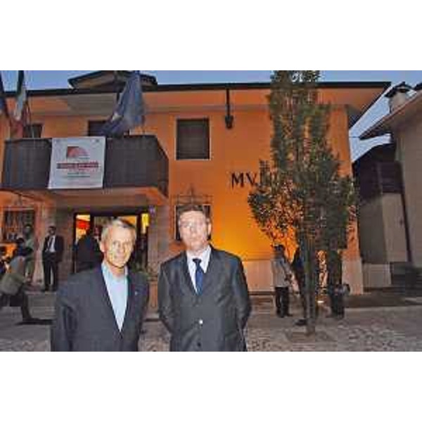 Riccardo Illy (Presidente Regione Friuli Venezia Giulia) nel corso della visita alla mostra "I guerrieri di San Giorgio", allestita in alcune sale della sede municipale di Romans d'Isonzo, con Alessando Zanella (Sindaco Romans d'Isonzo). (Romans d'Isonzo 16/10/07)