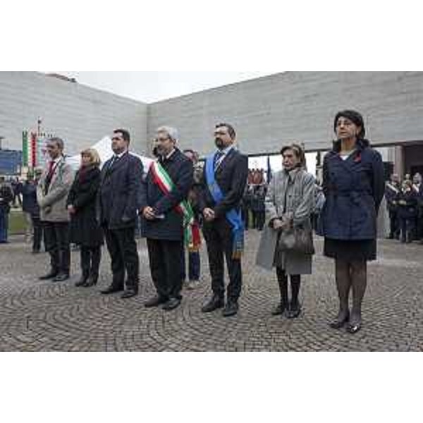 Franco Iacop (Presidente Consiglio regionale FVG), Furio Honsell (Sindaco Udine), Provvidenza Delfina Raimondo (Prefetto Udine) e Mariagrazia Santoro (Assessore regionale Infrastrutture) alle celebrazioni del LXX Anniversario della Liberazione al Monumento alla Resistenza - Udine 25/04/2015 (Foto Max Udine)