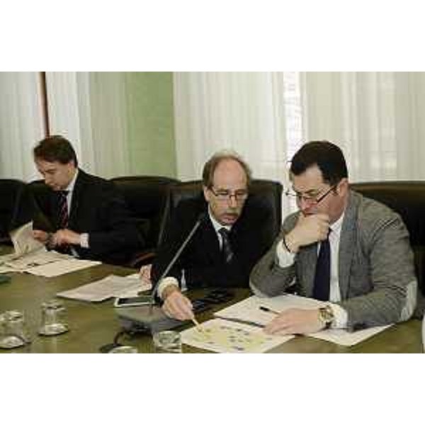 Gianni Torrenti (Assessore regionale Cultura, Sport e Solidarietà), tra Igor Gabrovec e Franco Iacop (Vicepresidente e presidente Consiglio regionale), durante la Conferenza dei capigruppo del Consiglio regionale del FVG - Trieste 28/04/2015
