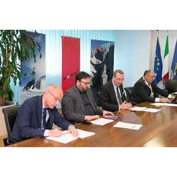 Michele Bregant (Direttore TurismoFVG), Sergio Bolzonello (Vicepresidente Regione FVG e assessore Attività produttive, Commercio, Cooperazione, Risorse agricole e forestali) e Marco Tullio Petrangelo (Direttore Promotur) alla conferenza stampa di presentazione dei dati di Promotur sulla "Stagione invernale 2014-2015" e di TurismoFVG sul "Settore alberghiero gennaio-marzo 2015" - Udine 28/04/2015