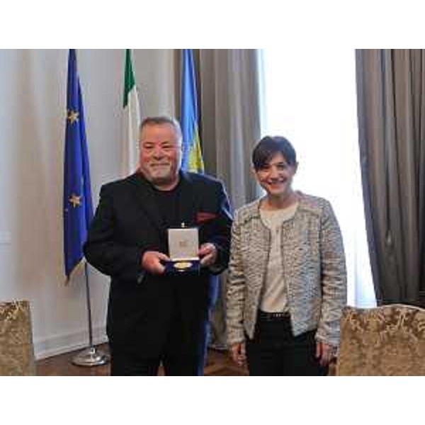 Rudi Pavsic (Presidente SKGZ) e Debora Serracchiani (Presidente Regione Friuli Venezia Giulia) a margine del convegno "Il ruolo delle minoranze nazionali nell'area dell'Alto Adriatico", incontro conclusivo del "Progetto transfrontaliero Lex" nato per rafforzare la collaborazione tra la minoranza slovena in Italia e la minoranza italiana in Slovenia - Trieste 29/04/2015