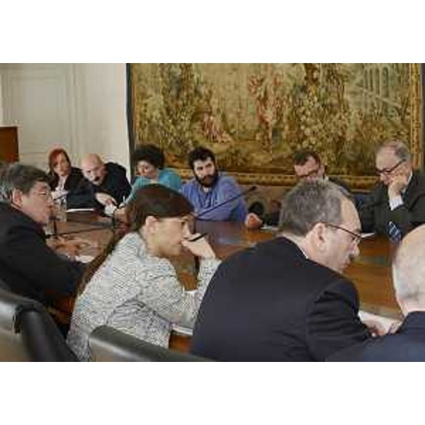 Debora Serracchiani (Presidente Regione Friuli Venezia Giulia) e Sergio Bolzonello (Vicepresidente Regione FVG e assessore Attività produttive e Cooperazione) incontrano le organizzazioni sindacali e i rappresentanti di Confcooperative, Legacoop e Associazione Generale Cooperative Italiane (AGCI) del FVG sulla vicenda della Cooperativa Carnica di consumo (CoopCa) - Trieste 29/04/2015