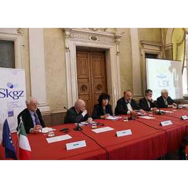 Loredana Panariti (Assessore regionale Lavoro, Formazione, Istruzione, Pari Opportunità, Politiche giovanili, Ricerca e Università) e Roberto Cosolini (Sindaco Trieste) al convegno "Il ruolo delle minoranze nazionali nell'area dell'Alto Adriatico", incontro conclusivo del "Progetto transfrontaliero Lex" nato per rafforzare la collaborazione tra la minoranza slovena in Italia e la minoranza italiana in Slovenia - Trieste 29/04/2015