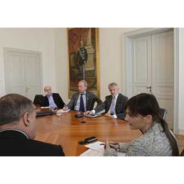 Debora Serracchiani (Presidente Regione Friuli Venezia Giulia) incontra i segretari regionali di CGIL Franco Belci, CISL Giovanni Fania e UIL Giacinto Menis, Vittorio Zappalorto (Prefetto Gorizia) e Silvia Altran (Sindaco Monfalcone) sul ruolo e la presenza di Fincantieri nel Monfalconese - Trieste 29/04/2015