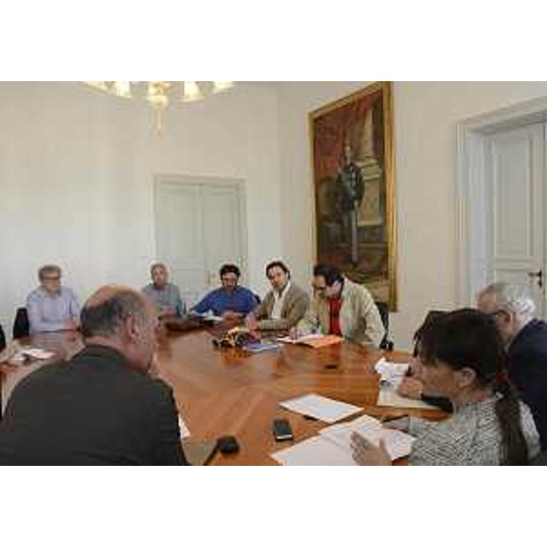 Debora Serracchiani (Presidente Regione Friuli Venezia Giulia) incontra i rappresentanti delle organizzazioni sindacali FILCA-CISL, FILLEA-CGIL e FENEAL-UIL in merito al servizio Gestione Territorio montano, Bonifica e Irrigazione - Trieste 29/04/2015