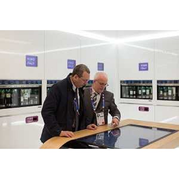 Sergio Bolzonello (Vicepresidente Regione FVG e assessore Attività produttive, Commercio, Cooperazione, Risorse agricole e forestali) all'inaugurazione di EXPO nel Padiglione "Vino A Taste of Italy" - Milano 01/05/2015